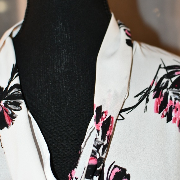 Vince Camuto Blouse Size Medium - Picture 11 of 12